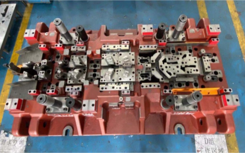 Lower Die